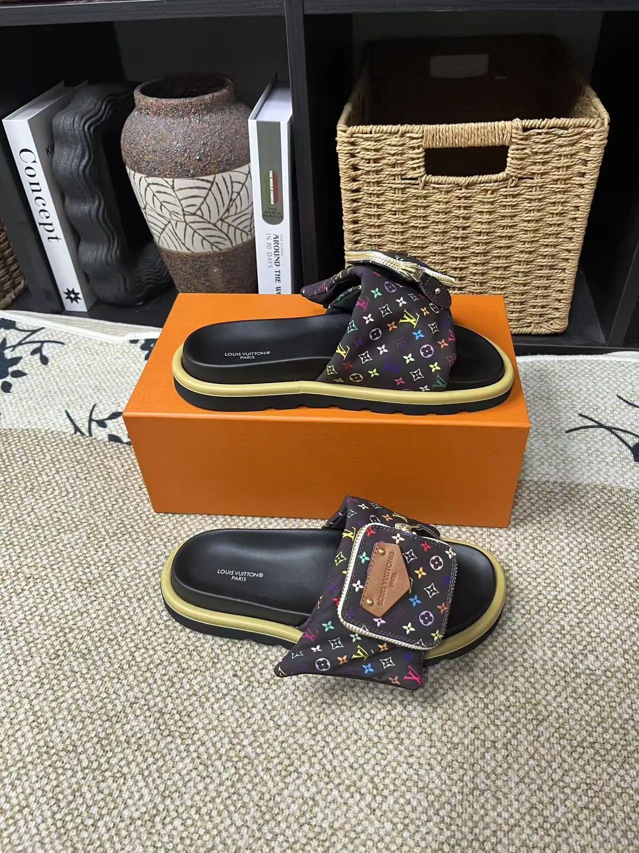 P380 yuan LV Louis Vuitton Full of high-end feel! A popular model among bloggers at home and abroad, it’s retro and fashionable, and looks stunning on your feet! Mainly recommended model on the official website★ ━━━━━ ЅᏇєєt ━━━━━ ▪️Upper: original calfskin ➕5D printing process ▪️Inner: imported mixed sheepskin ▪️Outsole: original molded foam outsole ▪️Size: Female 35-40 Men's 39-44 (women's 41 men's 45)